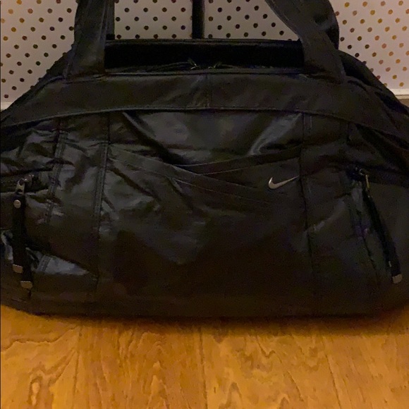 Nike duffel bag, gym bag,overnight bag, carryall! - Picture 3 of 4